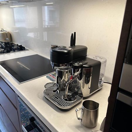 Private 1 Bed Accom With Bathroom In A 3 Bed Apartment - Melb Cbd, Regency Towers - Free Parking, Wifi And Pool 墨尔本 外观 照片