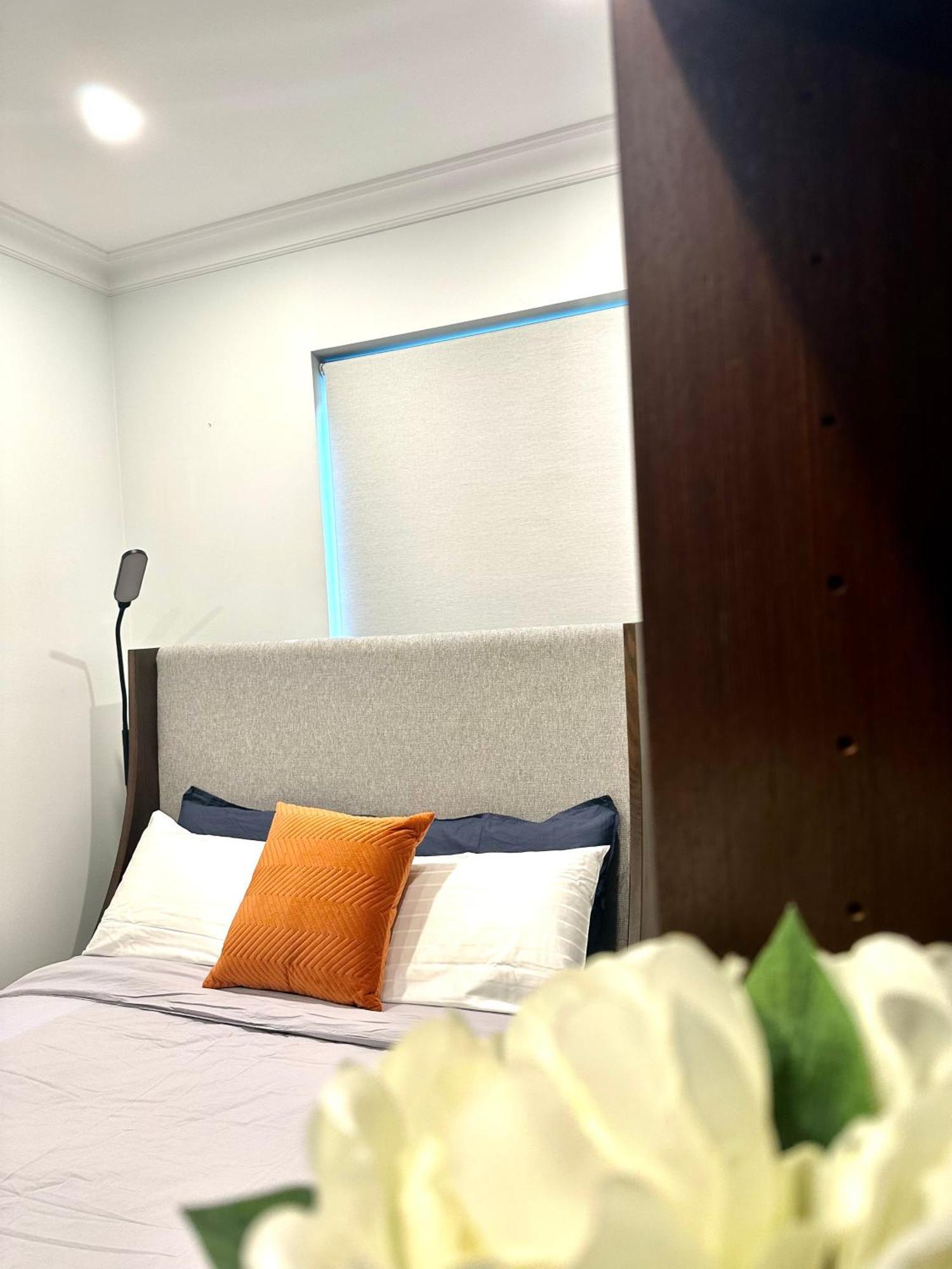 Private 1 Bed Accom With Bathroom In A 3 Bed Apartment - Melb Cbd, Regency Towers - Free Parking, Wifi And Pool 墨尔本 外观 照片