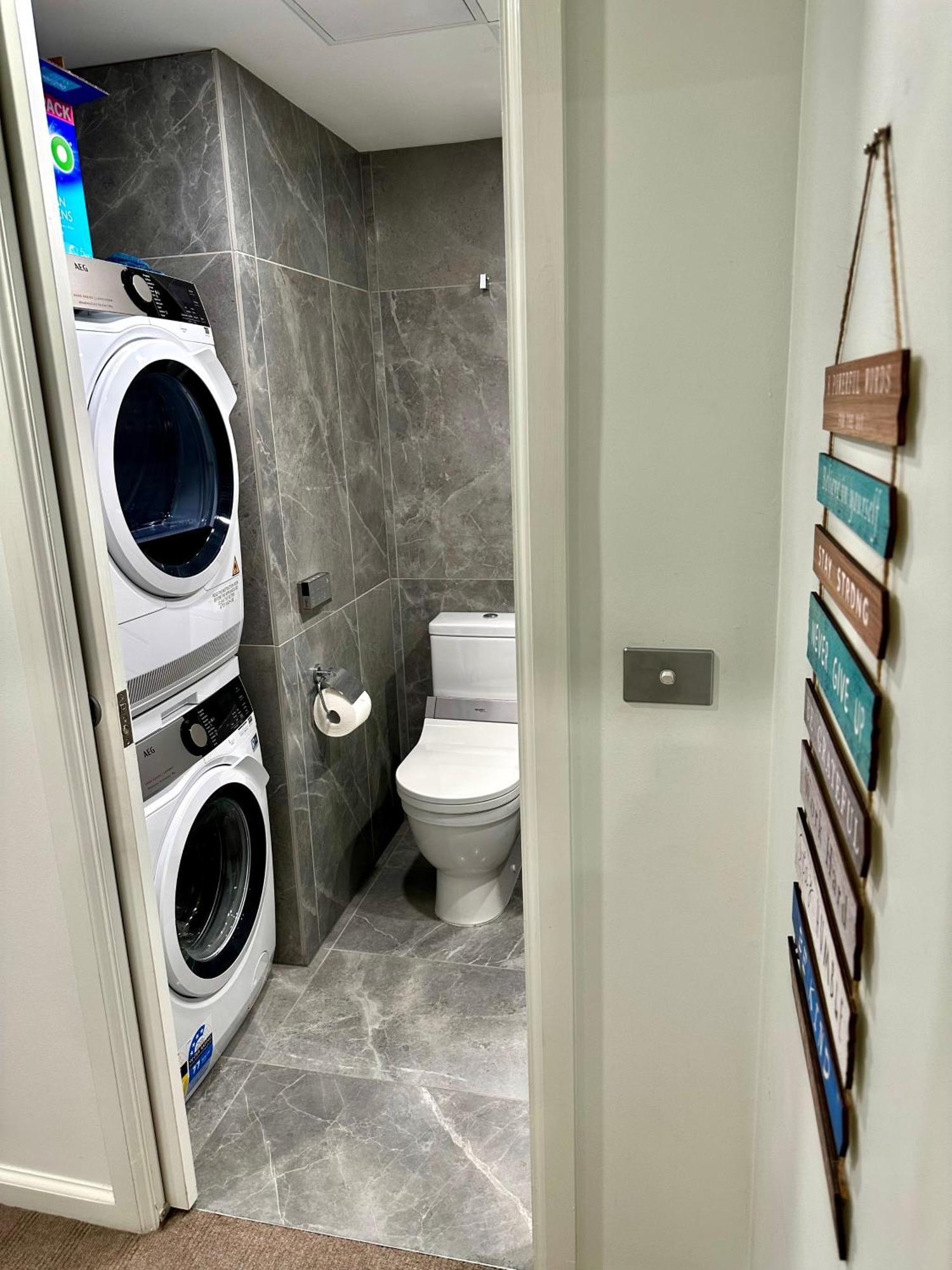 Private 1 Bed Accom With Bathroom In A 3 Bed Apartment - Melb Cbd, Regency Towers - Free Parking, Wifi And Pool 墨尔本 外观 照片