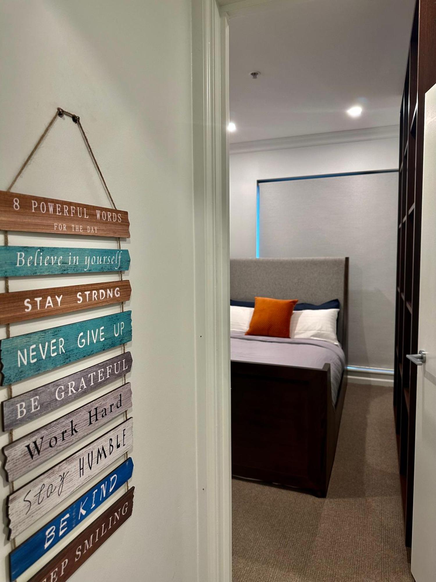 Private 1 Bed Accom With Bathroom In A 3 Bed Apartment - Melb Cbd, Regency Towers - Free Parking, Wifi And Pool 墨尔本 外观 照片